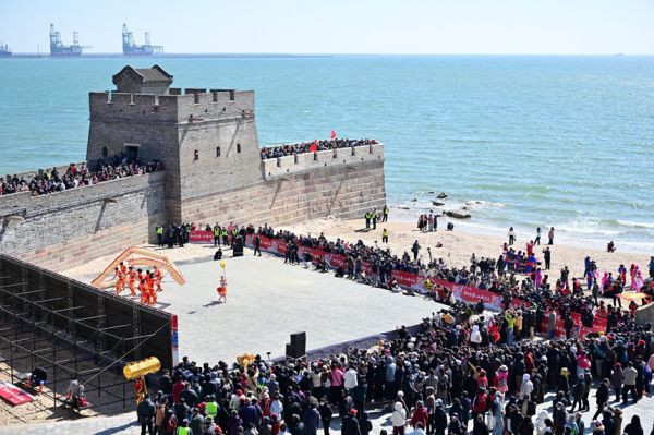 3月20日，2026&ldquo;二月二&middot;老龙头&rdquo;全国舞龙嘉年华在河北秦皇岛山海关老龙头景区启幕。河北省文化和旅游厅供图