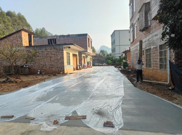 林渌村弄排屯硬化好的巷道&nbsp;(1)