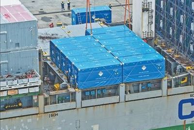 储能柜出口业务落地上海南港码头 