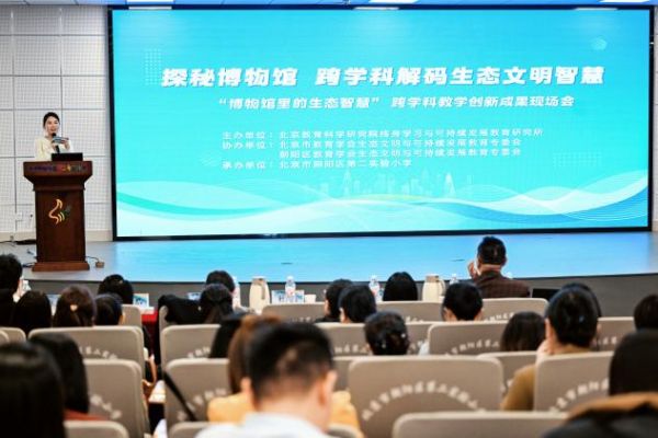 生态吉祥物&ldquo;青山抱抱&rdquo;&ldquo;绿水绕绕&rdquo;以山水为形