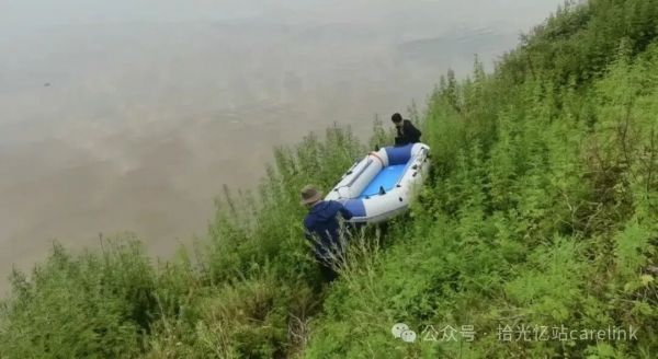 （在耒阳杜甫墓出发，放船漂流的留影）