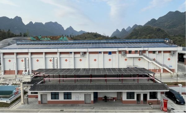 寨岗镇粮仓冷链物流中心分布式光伏太阳能板