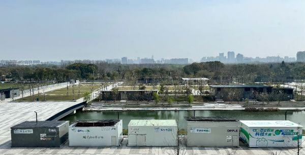 4支决赛队伍各自设计、建造了50平方米的草莓植物工厂。陆云波｜摄