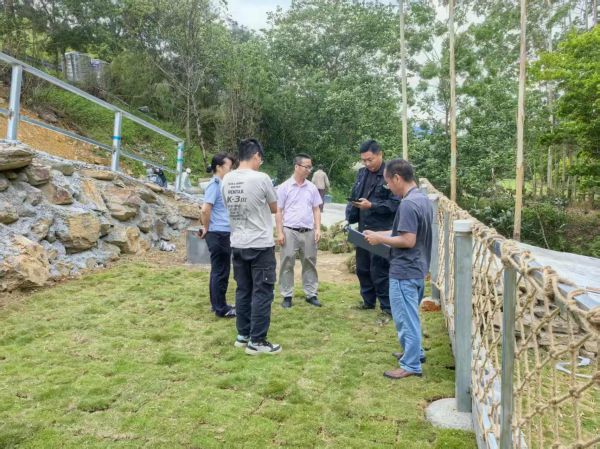 检查组对辖区各经营场所、露营基地的用电线路、照明设施等开展全方位检查