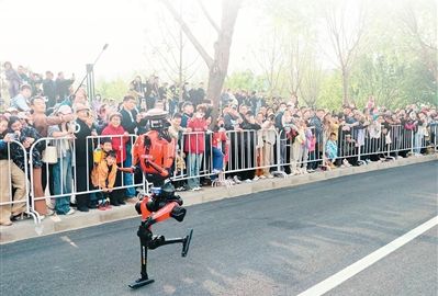 帮助千行百业加速拥抱AI