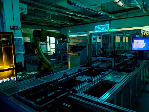 许继仪表“黑灯工厂”产品正在进行耐压测试