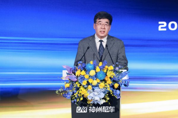十四届全国政协委员、中国发展研究基金会理事长、国务院发展研究中心原副主任张军扩开场致辞