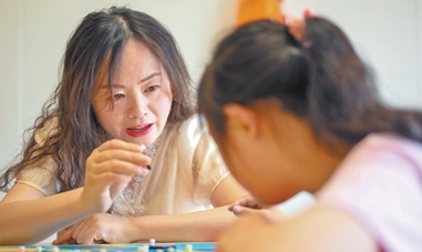 老师把课堂搬到学生家里（暖相册） 