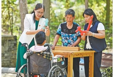 老师把课堂搬到学生家里 