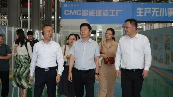 课题调研组一行到中建八局CMC智能制造工厂，了解中建八局以智能建造赋能城市更新发展方面的相关情况
