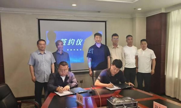 凤城山三电子商务有限公司与新疆兵团第二师22团签署战略合作协议。