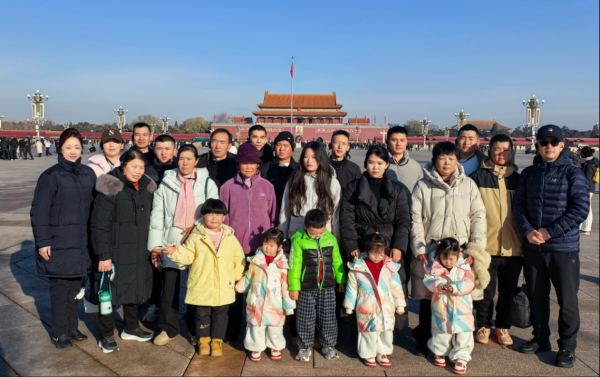 边防官兵参观天安门
