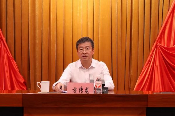 黑龙江省人大常委会副主任、民建省委主委方传龙。（陆宽 摄）