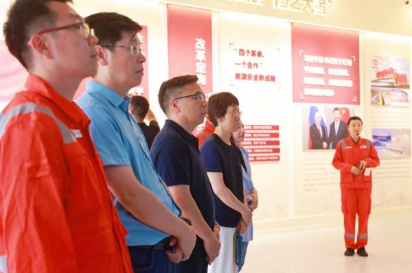 调研组参观企业思想文化教育基地