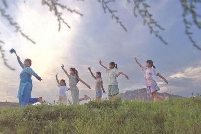 起舞吧！在山川大地间……