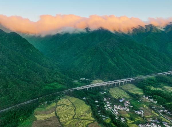 江西省宜丰县潭山镇石桥村。 王国兵 摄