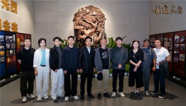 致敬热血峥嵘岁月 电视剧《前进,前进》新闻发布会圆 满举行