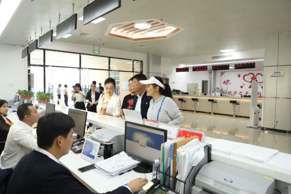 东方市市政服务大厅。东方市融媒体中心 摄