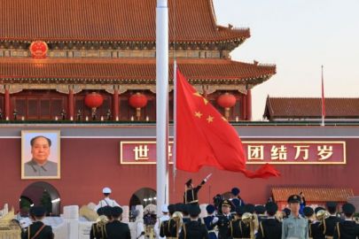 一抹中国红，见证跨越时代的奔赴