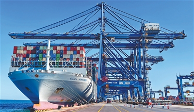 港口繁忙，外贸活力澎湃涌动