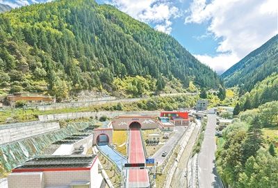 隧通天险 富达两地