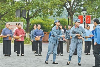 在于都东门渡口，感受浓浓军民情
